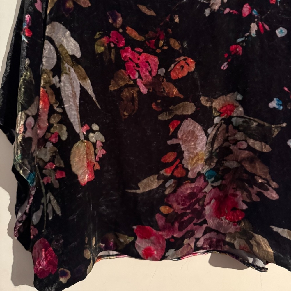 Johnny Was Killani Velvet Blouse Pullover Velvet Black Multi 3/4 Sleeve sz XS - Picture 4 of 6